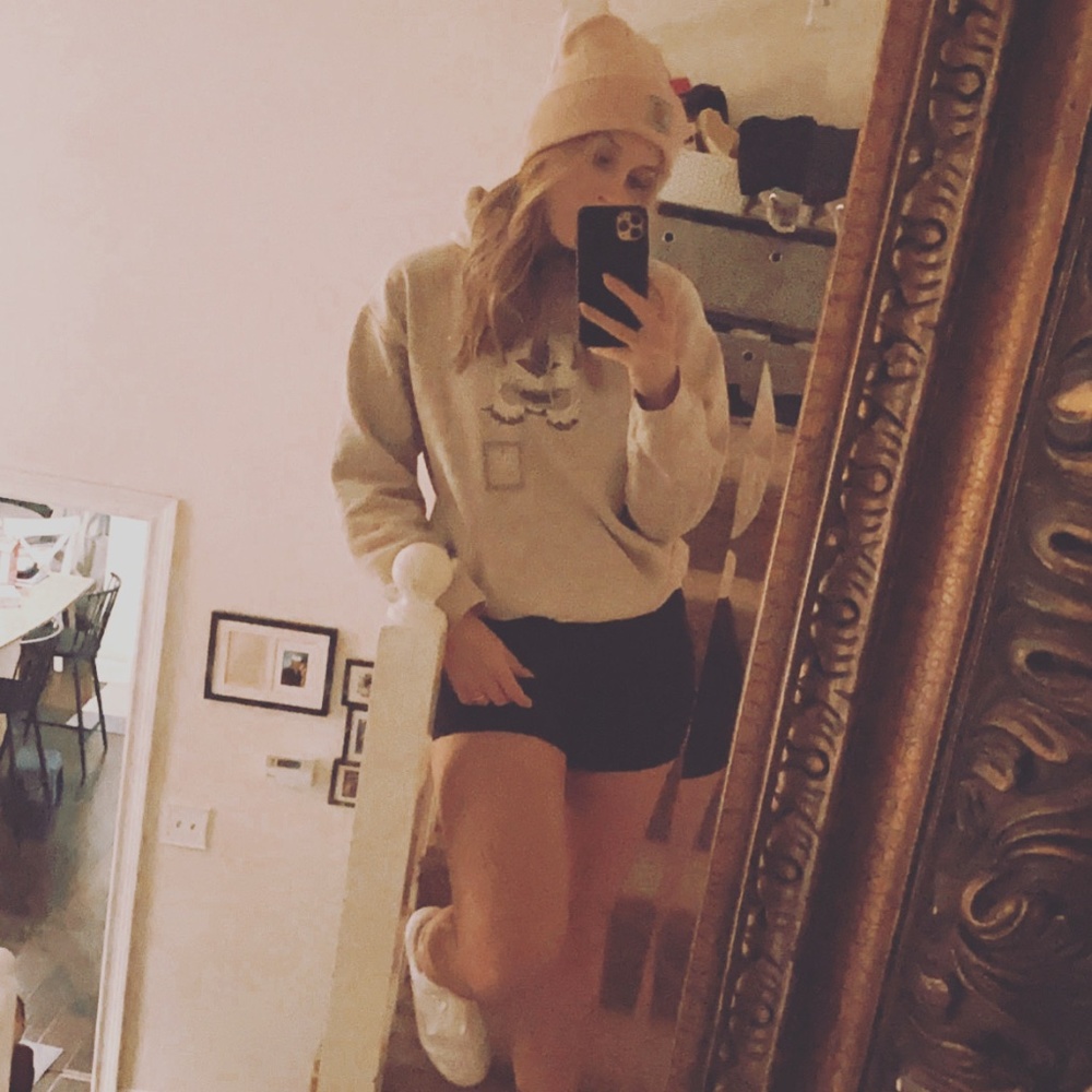 Meet your Posher, Izzi